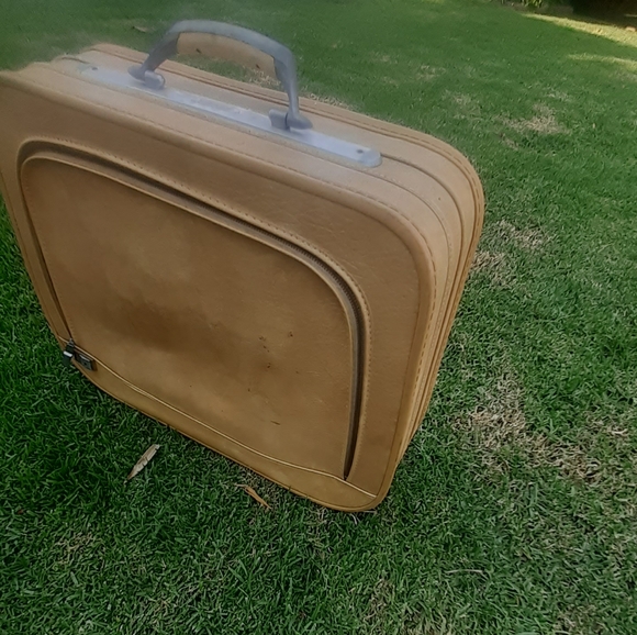 Feeds Handbags - Mid Century Luggage Retro overnight Honeymoon Bag MCM Yellow RETRO